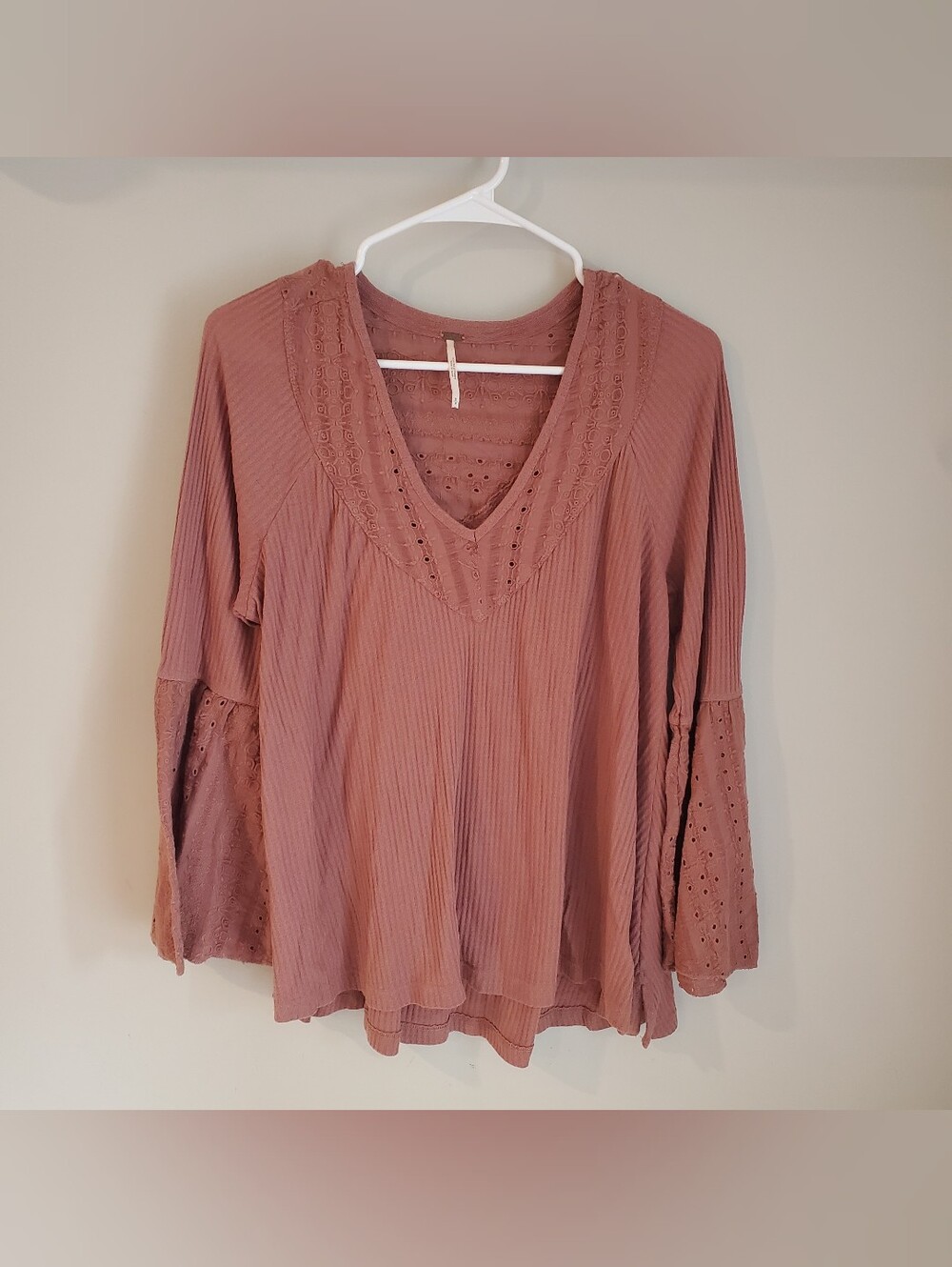 Free People V-Neck Bell Long Sleeve Eylet Parisian Nights Top Mauve Rose Size S